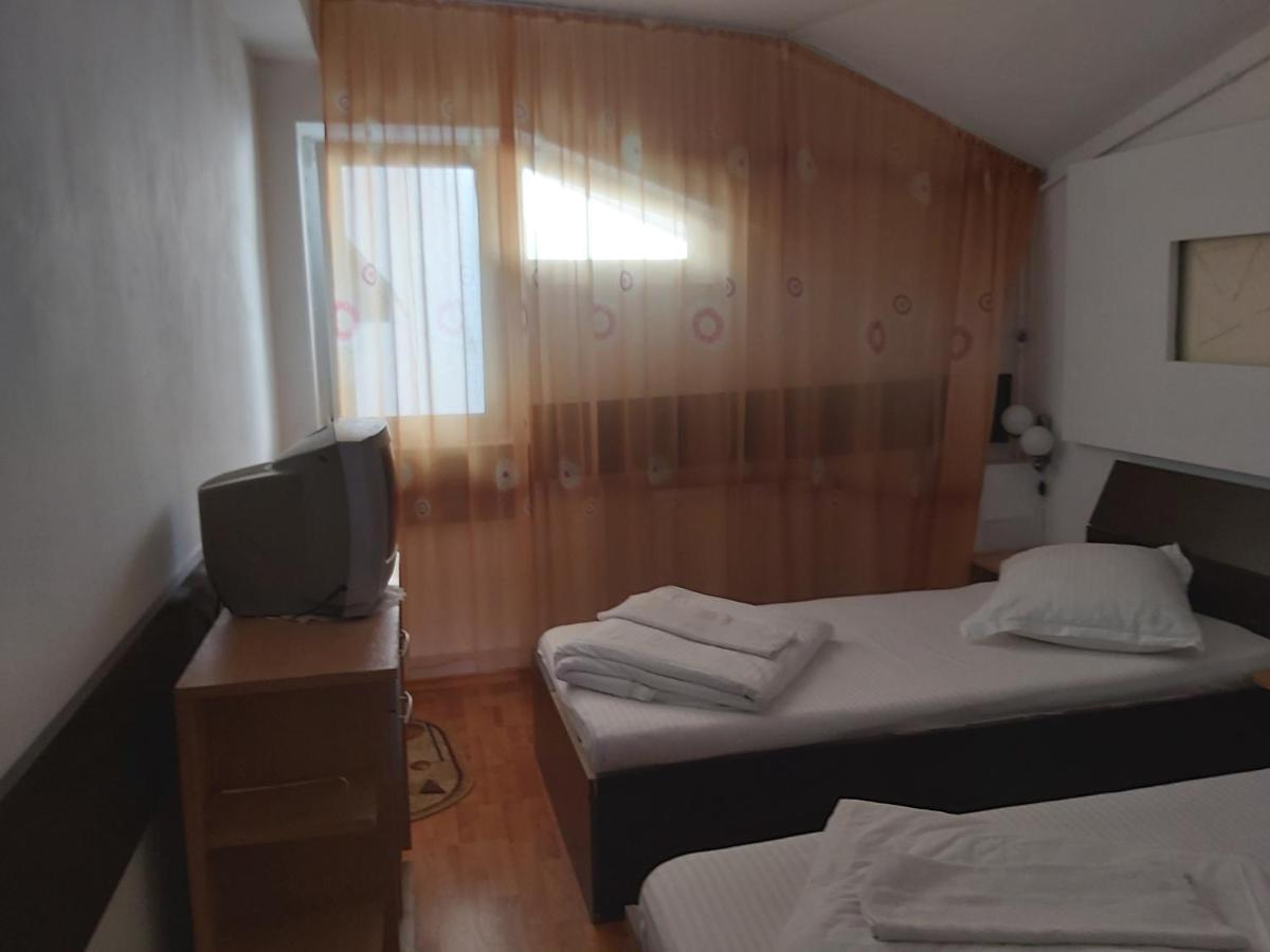 Hotel Turist レシツァ エクステリア 写真