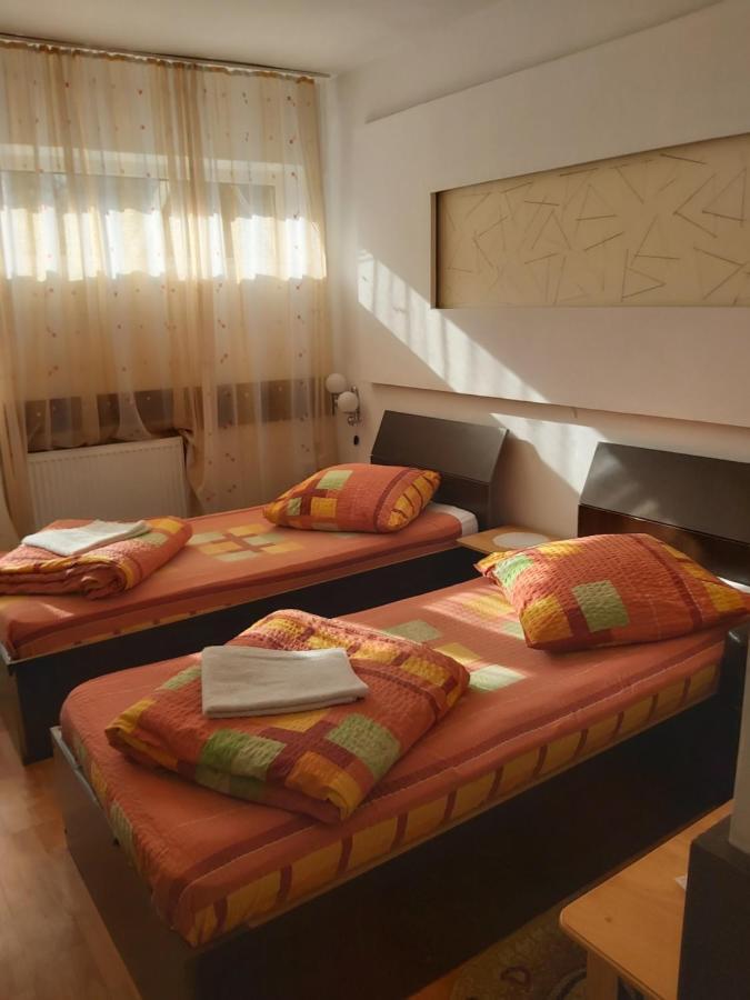 Hotel Turist レシツァ エクステリア 写真