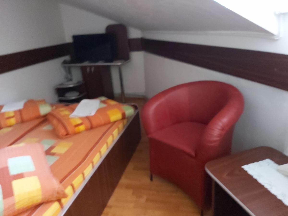 Hotel Turist レシツァ エクステリア 写真