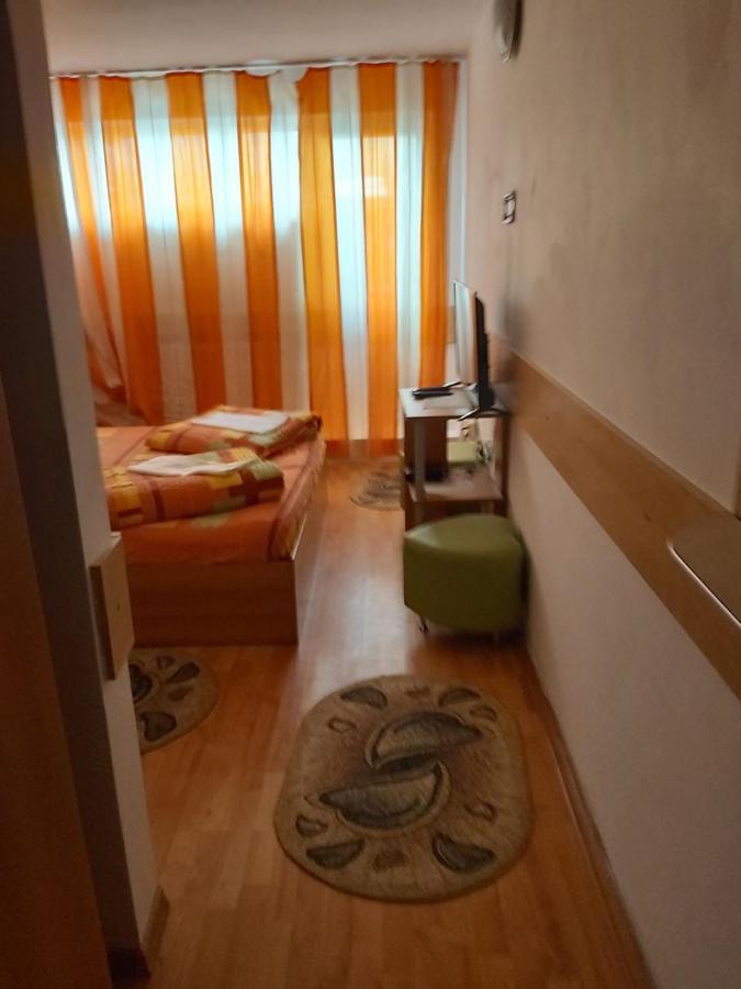 Hotel Turist レシツァ エクステリア 写真